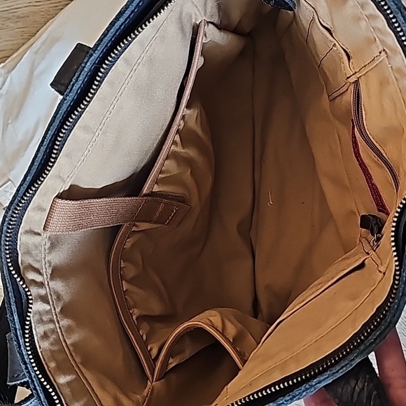 Duluth Leather Tote Black - Picture 4 of 10